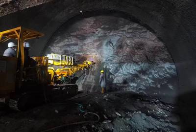 渝萬高鐵建設(shè)再傳捷報(bào)！萬州段首座八公里級長隧道提前貫通，國產(chǎn)大型機(jī)械顯神威